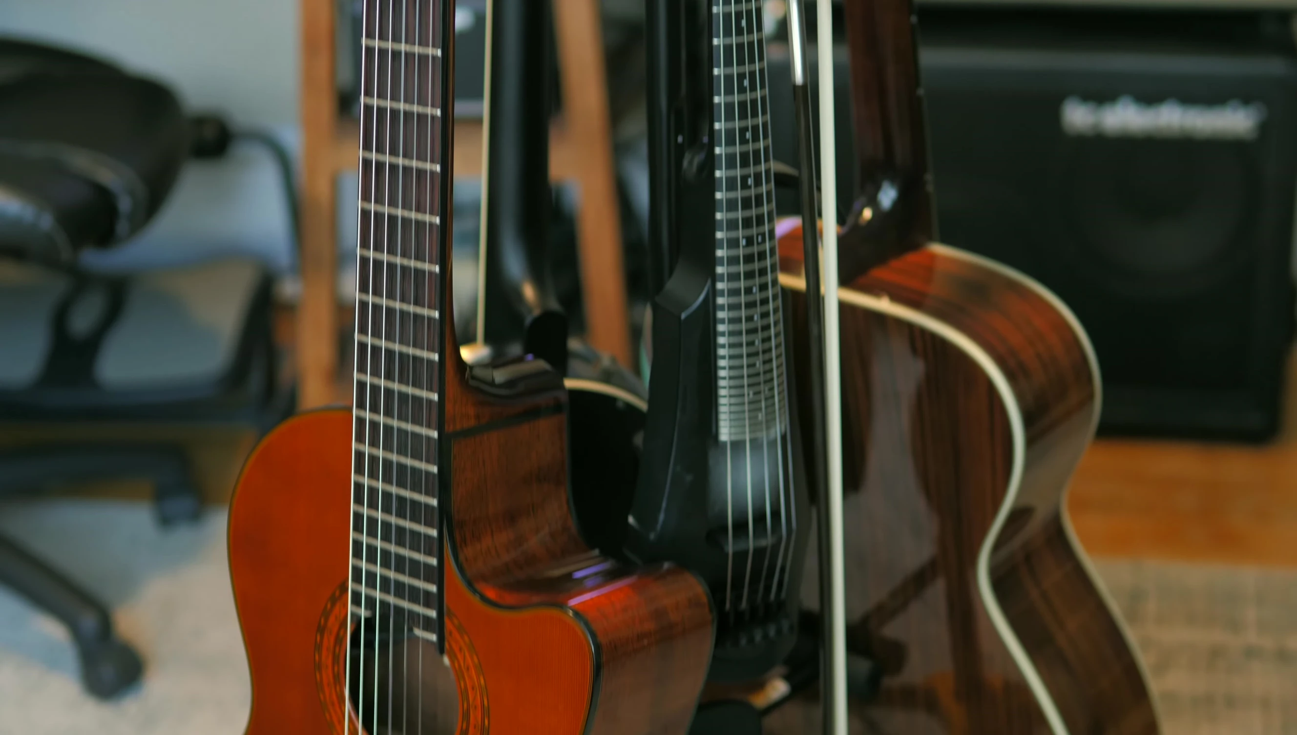 The String Swing holder attached to the stand.