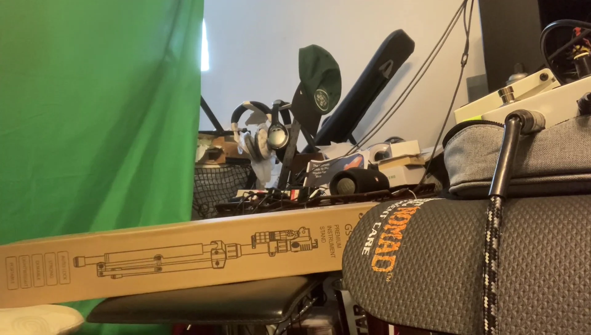 Detailed view of the polyester fiber protection system on the neck rest.