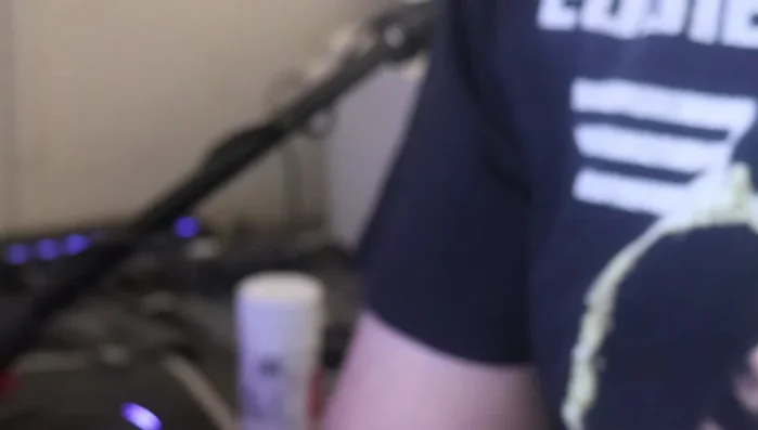 Discussion of Music Nomad's features: rubber casing to protect tuning machines, quiet operation, comfortable grip, integrated 10mm wrench.