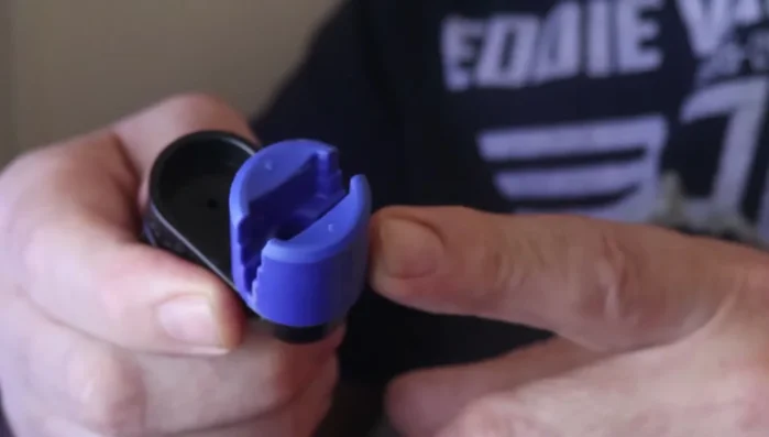 Discussion of Music Nomad's features: rubber casing to protect tuning machines, quiet operation, comfortable grip, integrated 10mm wrench.