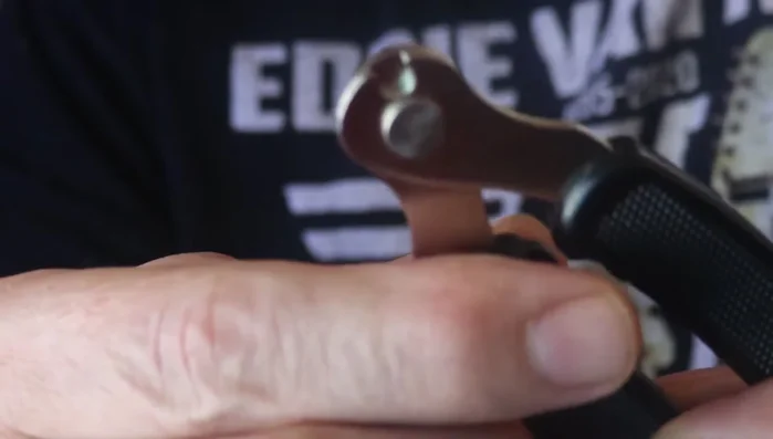 Discussion of Basic Winder's features: cutter, compatibility with tuning machines, pin puller.