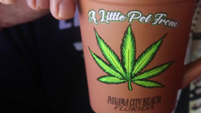 Discussion of Basic Winder's features: cutter, compatibility with tuning machines, pin puller.