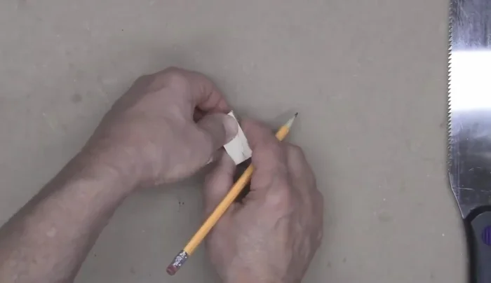 Thread the screw partially into the handle, then insert the handle into the main body and tighten the screw to secure.