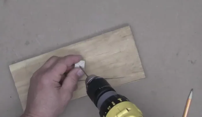 Thread the screw partially into the handle, then insert the handle into the main body and tighten the screw to secure.