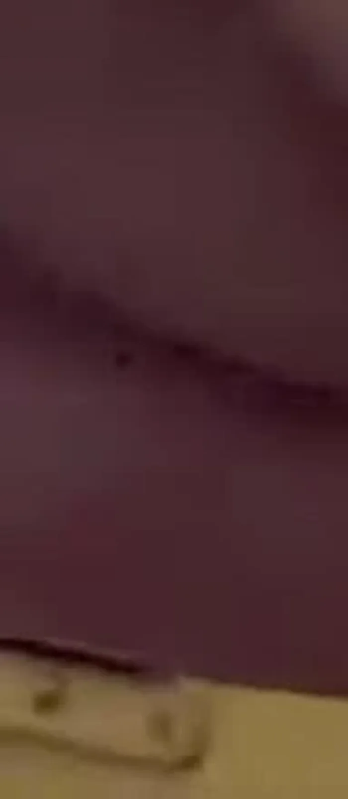 Introducing the Flama Capo and highlighting its silicone padding for guitar neck protection.