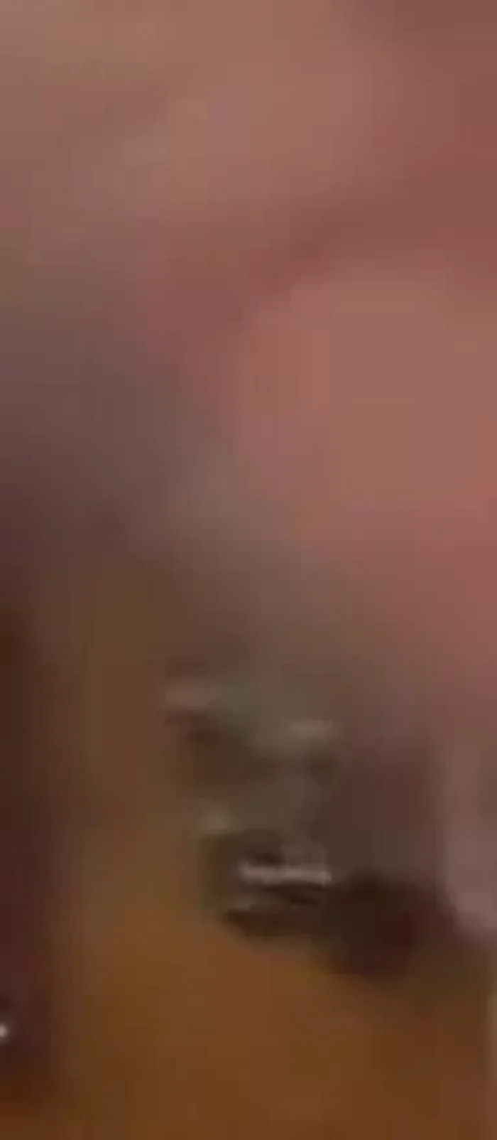 Demonstrating the ease of applying and removing the capo with a pinky finger.