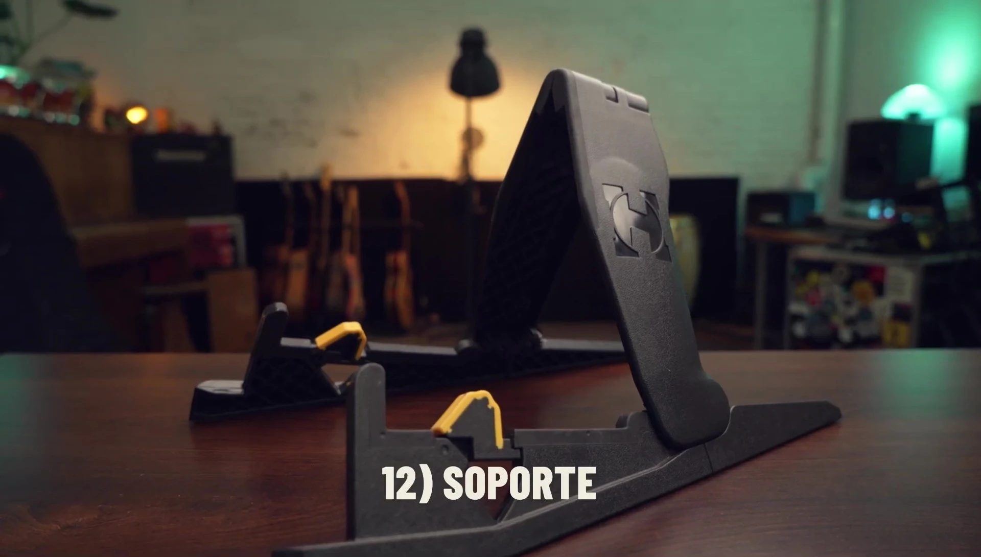 Guitar stand