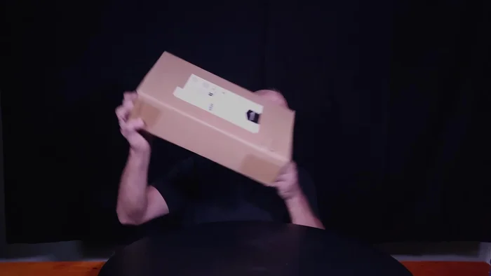 Unboxing and initial inspection of the stand.