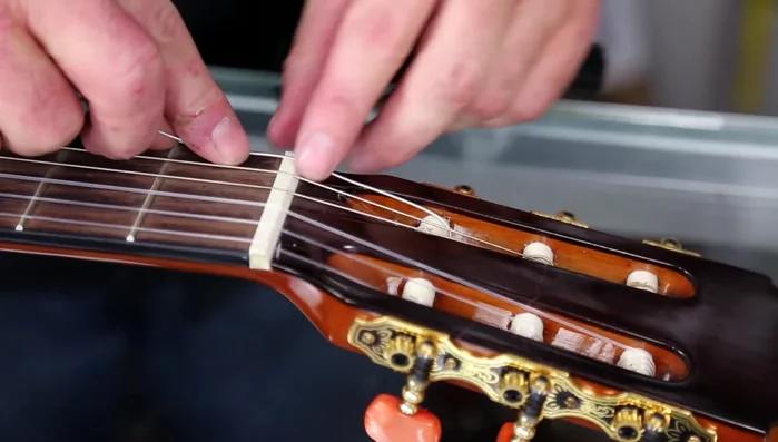 Tighten the string using a string winder (electric or manual).