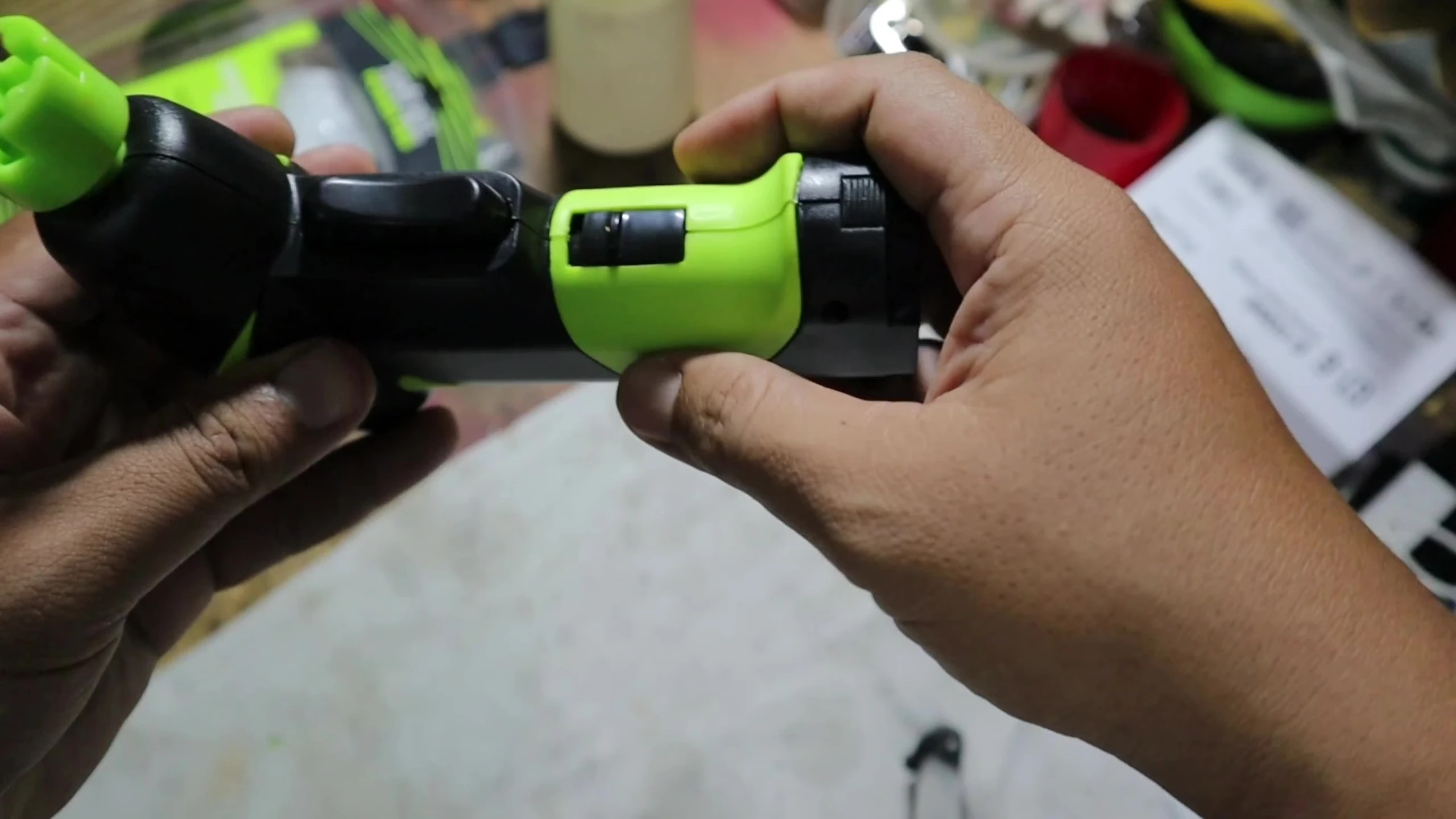 Demonstration of the winding and locking mechanisms.