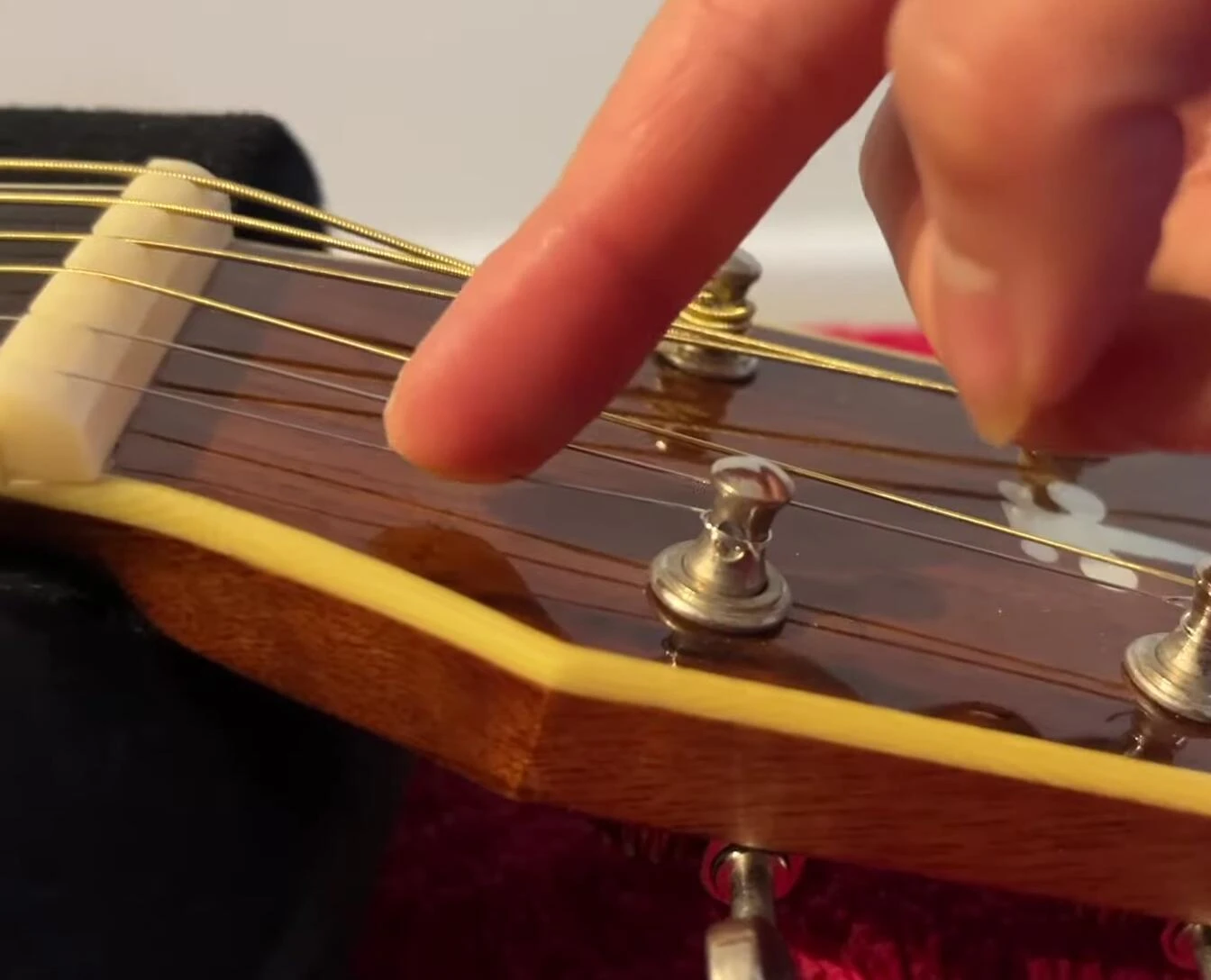 Image showing tuning the guitar