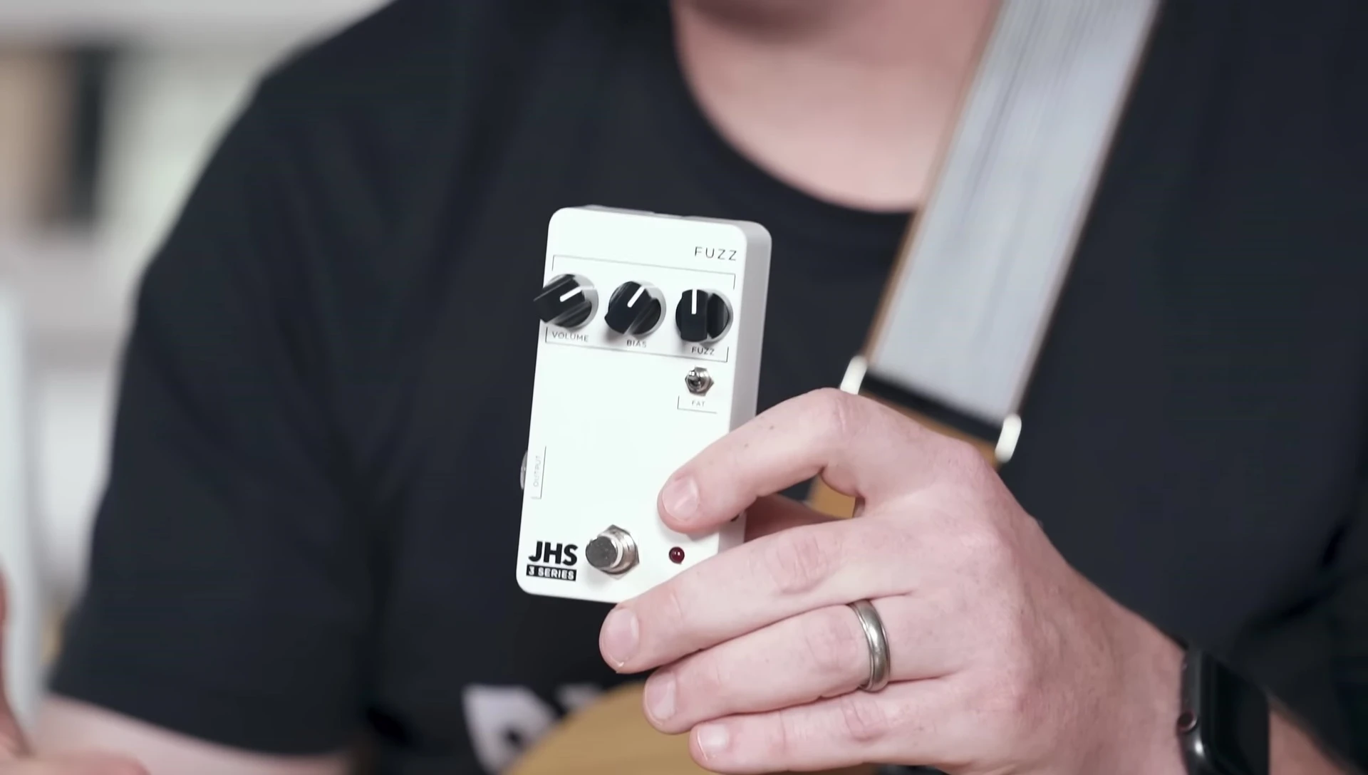 Demonstration of the bias control on a three-transistor fuzz pedal.